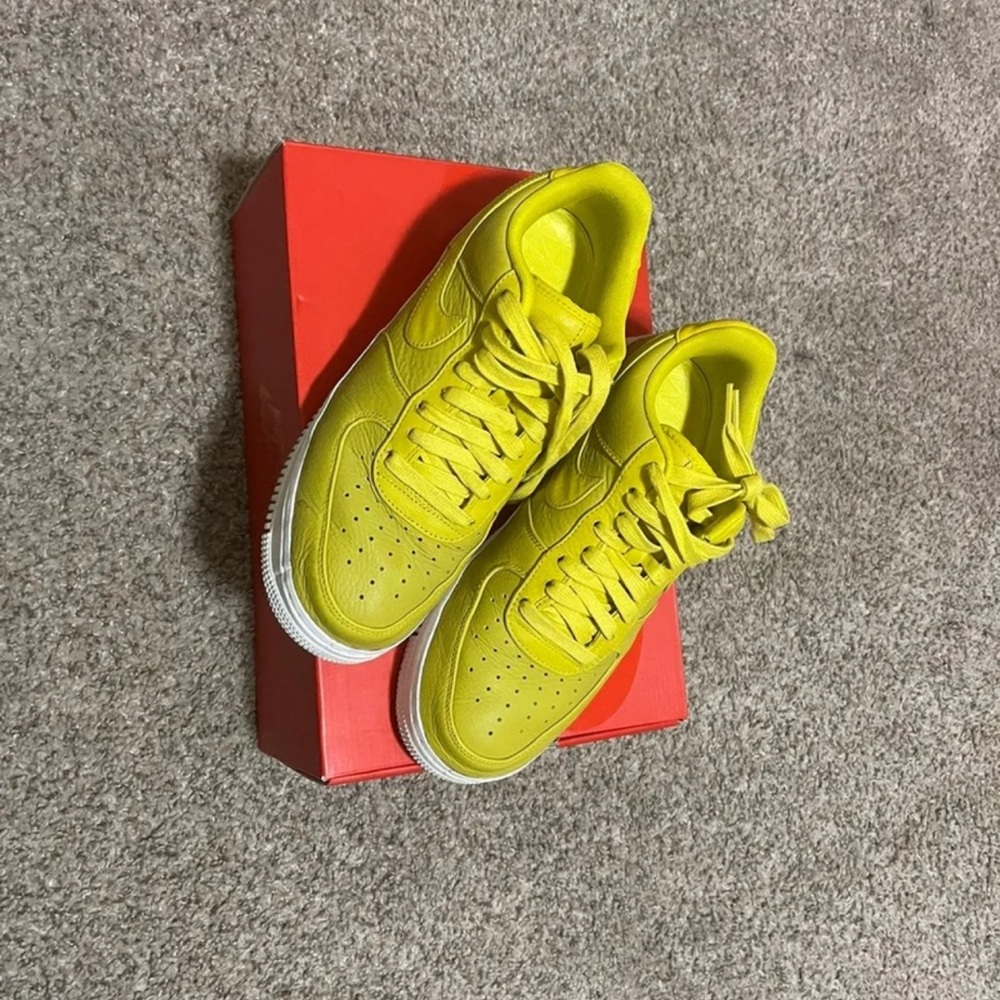 Yellow Nike lab Air Force 1